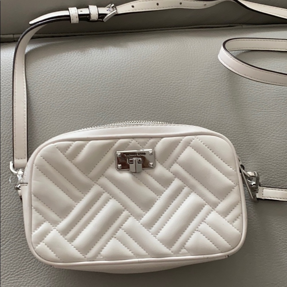 Cute Michael Kors white leather crossbody!